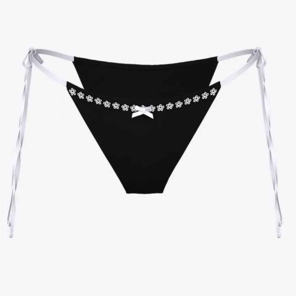 Frankie's Bikinis × PINK itsy cape may Black Floral Bikini